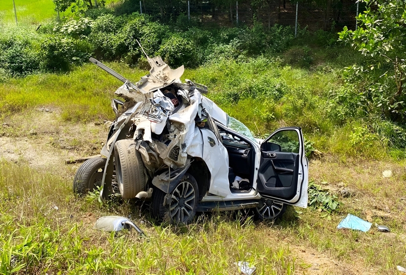 The 7-seater car at the accident scene on the Cam Lo-La Son Expressway in Thua Thien-Hue province, central Vietnam, February 18, 2023. Photo courtesy of the police.