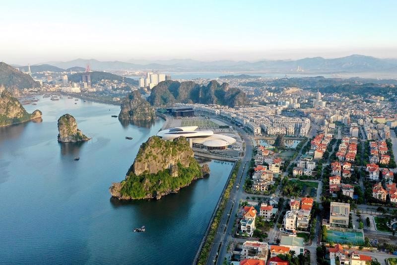 An aerial view of the capital of Quang Ninh province, northern Vietnam. Photo courtesy of Thanh Nien (Young People) newspaper. 