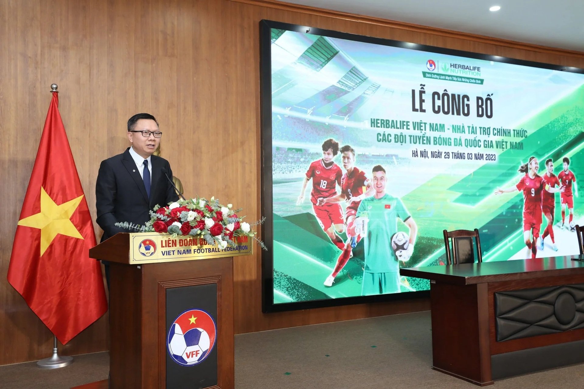 Herbalife is an official sponsor of Vietnam's national football team. Photo courtesy of Nguoi Lao Dong (Laborer) newspaper.