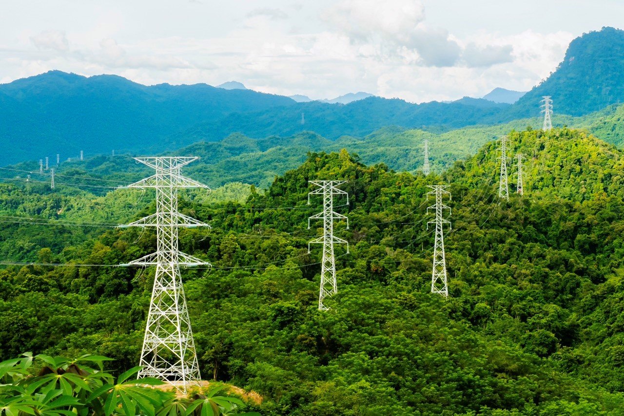 The Vietnamese section of the 220 kV Nam Mo-Tuong Duong power line for transmission of electricity from Laos to Vietnam. Photo courtesy of EVN.