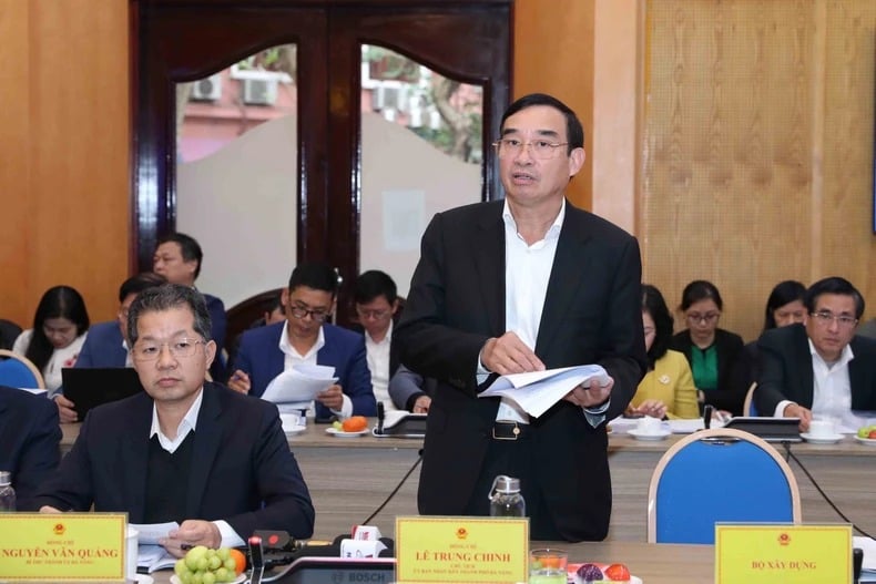Le Trung Chinh (standing), Chairman of Danang city, presents proposals to further boost the city's socioeconomic development, Danang, central Vietnam, February 26, 2024. Photo courtesy of Nhan Dan (People) newspaper.