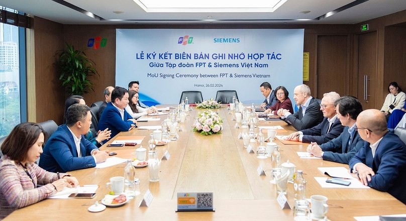  Leaders of FPT and Siemens sign an MoU in Hanoi on February 26, 2024. Photo courtesy of FPT. 