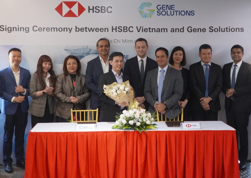 Representatives of Gene Solutions and HSBC Vietnam sign a partnership agreement in Ho Chi Minh City. Photo courtesy of HSBC Vietnam. 