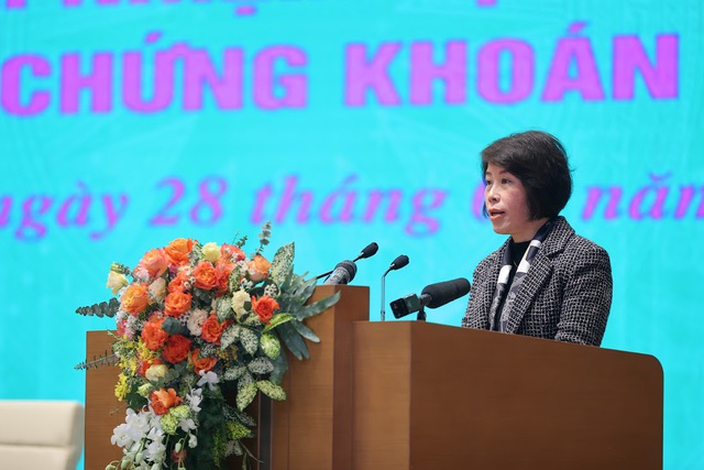 Deputy Minister of Planning and Investment Nguyen Thi Bich Ngoc speaks at a conference on developing the stock market, Hanoi, February 28, 2024. Photo courtesy of the government's news portal. 