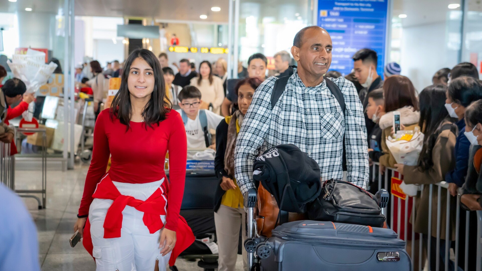 Foreigners arrive at Noi Bai International Airport, Hanoi. Photo courtesy of the government's news portal.