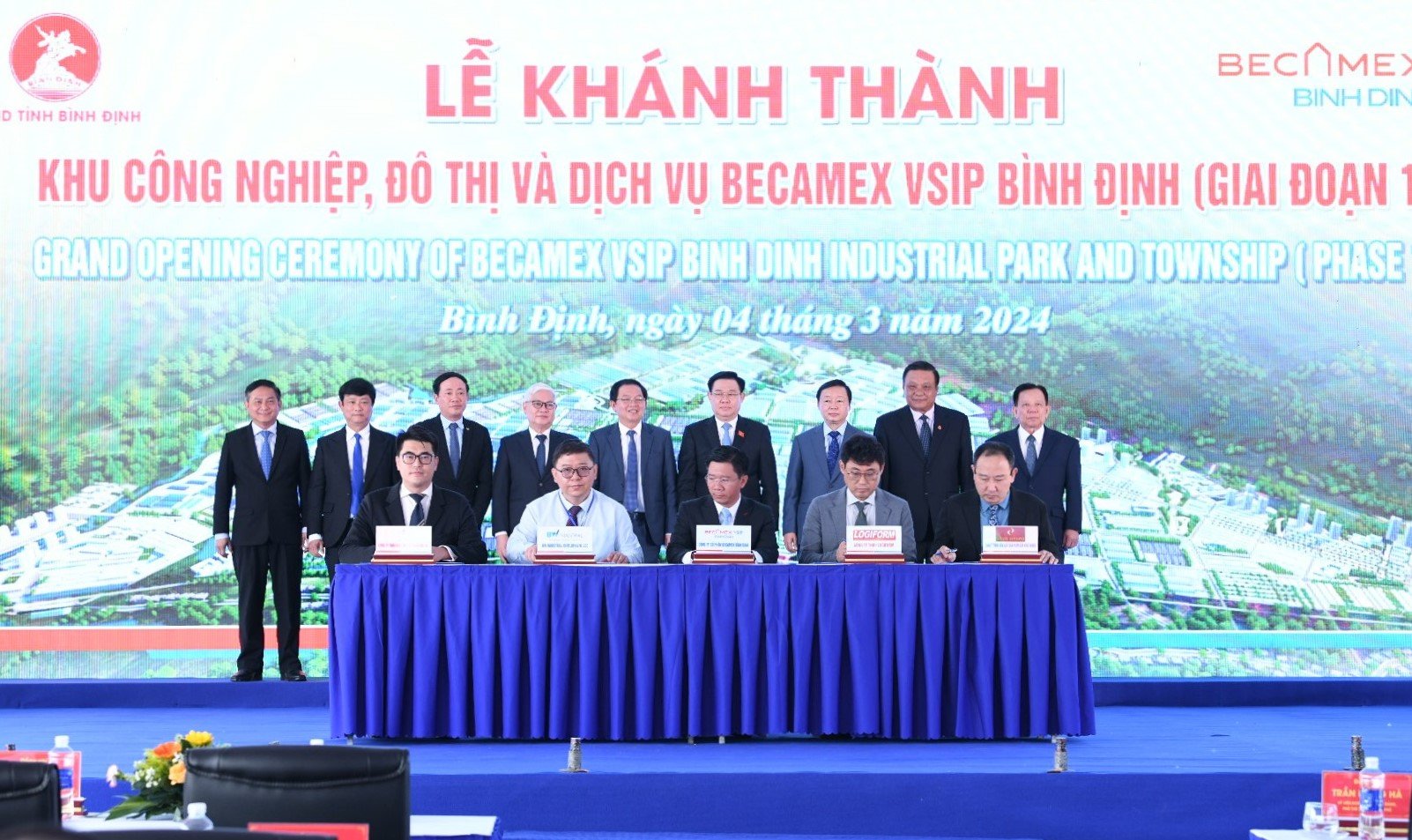 National Assembly Chairman Vuong Dinh Hue (standing, fourth right) and Deputy Prime Minister Tran Hong Ha (standing, third right) attend the inauguration of Becamex VSIP Binh Dinh in the eponymous central Vietnam province, March 4, 2024. Photo courtesy of Dai Bieu Nhan Dan (People's Representatives) newspaper.