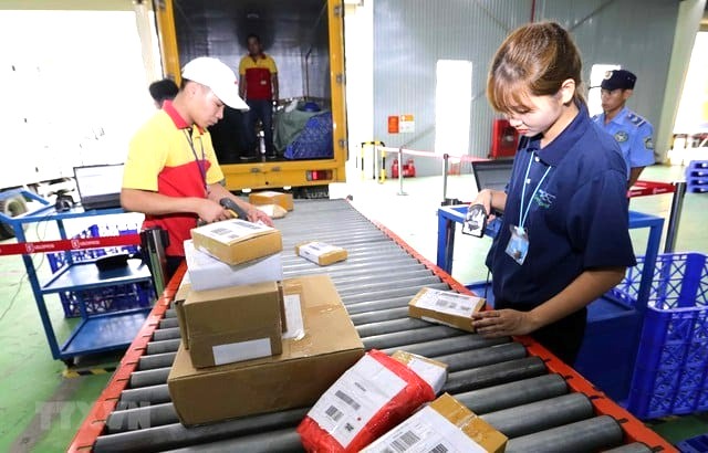 Workers sort goods at Lazada warehouse. Photo courtesy of the government's news portal.