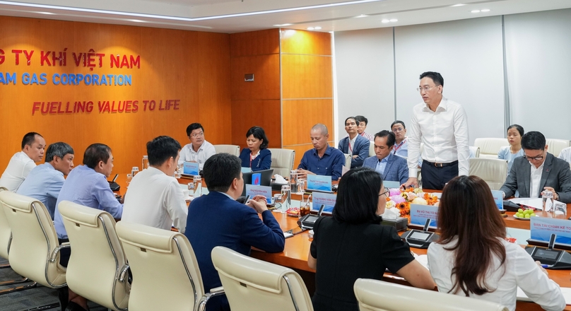 Nguyen Thanh Binh (standing), chairman of PV Gas, speaks at a meeting with executives of PV Power, at PV Gas's headquarters in Ho Chi Minh City, February 29, 2024. Photo courtesy of PV Gas.