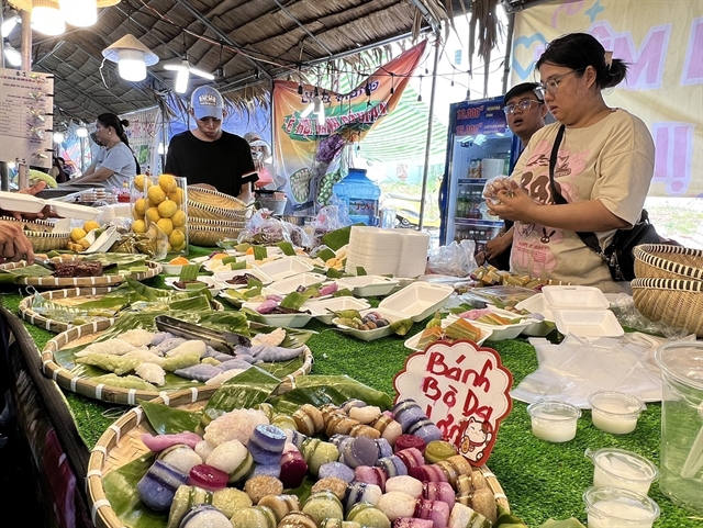 Some kinds of southern tradditional cakes are on display at a festival. Photo courtesy of Vietnam News Agency.