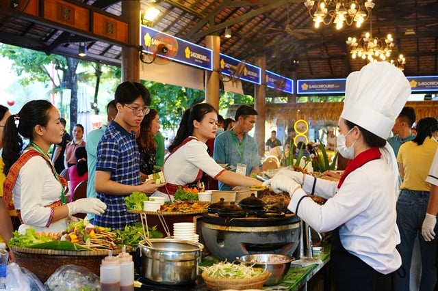 Diners enjoy Vietnamese dishes at a food festival. Photo courtesy of Vietnam News Agency.