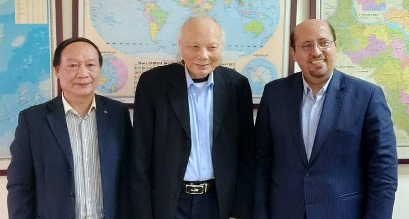 VAFIE chairman Nguyen Mai (middle), VAFIE general secretary Ha Ba Tuan (left) and Iranian Commercial Attache Mohsen Rezaei Pour meet in Hanoi, March 7, 2024. Photo by The Investor/Tri Duc.