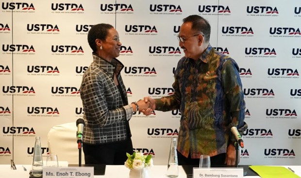 U.S. Trade and Development Agency (USTDA) Director Enoh T. Ebong (L) and Nusantara National Capital Authority (OIKN) Chairman Bambang Susantono in a press conference in Jakarta, March 7, 2024. Photo courtesy of id.usembassy.gov.