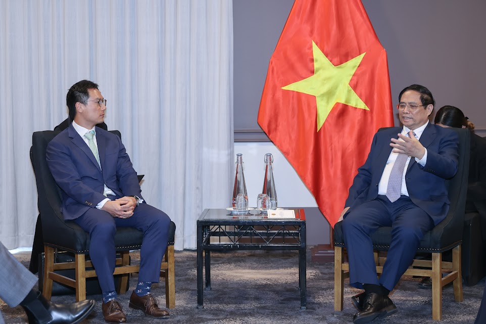 Prime Minister Pham Minh Chinh (right) and Yi-Hua Lu, head of APAC at Corio Generation, meet in Australia, March 8, 2024. Photo courtesy of the government's news portal.