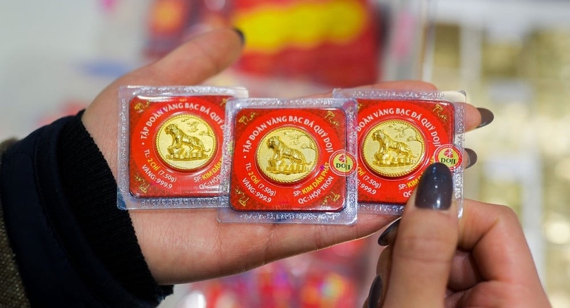 The sharp increase in gold and USD prices presents serious market stabilization challenges for Vietnam's central bank. Photo by The Investor/Trong Hieu.