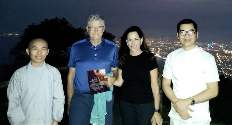 Artisan Hoang Anh Suong (right) takes a photo with billionaire Bill Gates and his girlfriend after a tea meditation session on Ban Co mountain peak in Danang city, central Vietnam, March 6, 2024. Photo courtesy of Suong.