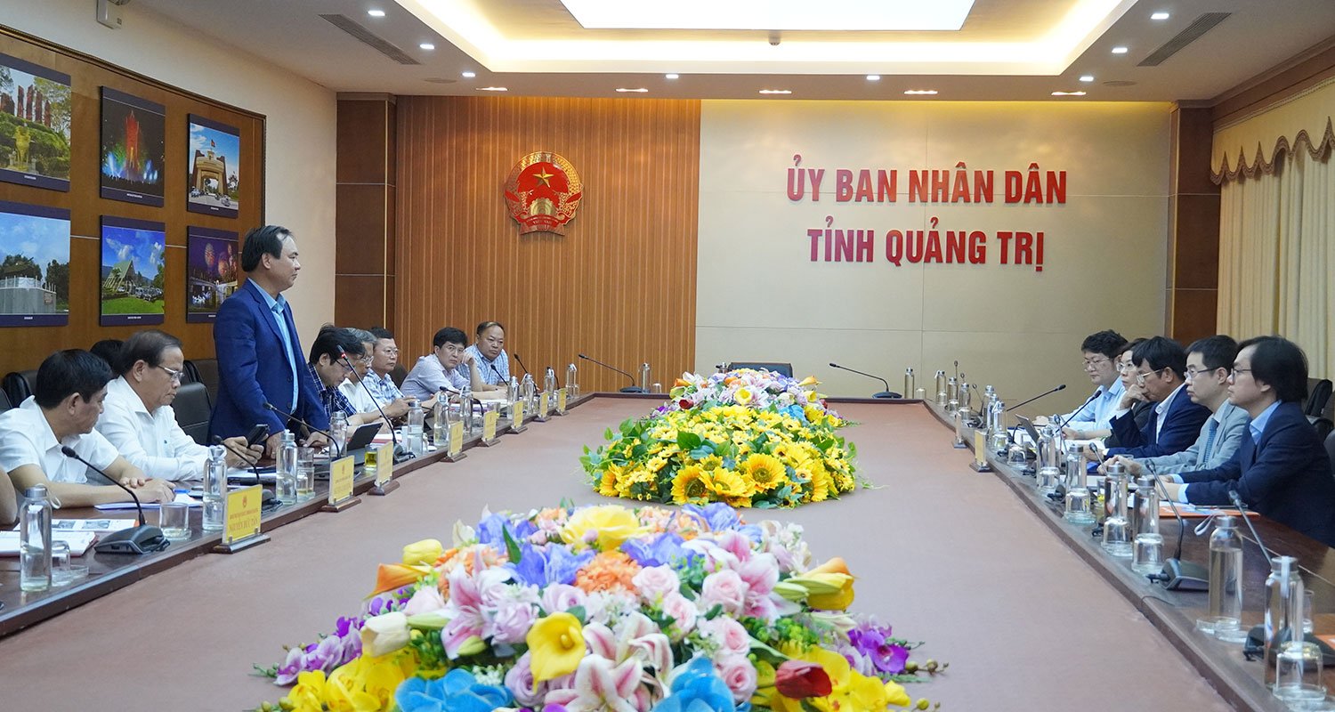 Quang Tri officials (left) meet with representatives of Chinese SOE Huadian and its Vietnamese partner Minh Quang in the central Vietnam province, March 7, 2024. Photo courtesy of Quang Tri newspaper.