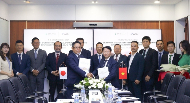 Representatives of Japan’s Sojitz and Vietnam’s Stavian corporations sign a memorandum of understanding in Hanoi, March 6, 2024. Photo courtesy of Stavian Group.