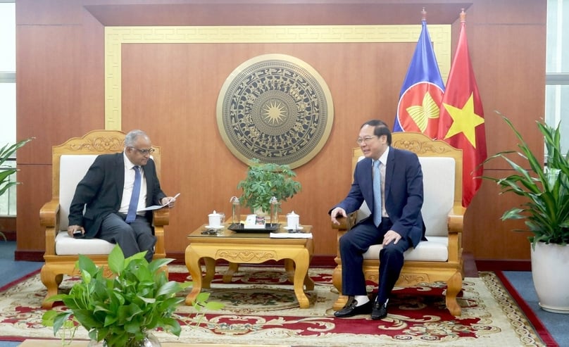 ADB country director for Vietnam Shantanu Chakraborty (left) and Deputy Minister of Natural Resources and Environment Le Cong Thanh at a meeting in Hanoi on March 8, 2024. Photo courtesy of the Ministry of Natural Resources and Environment.