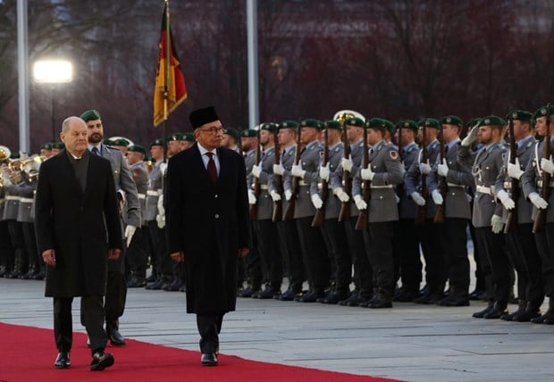 Malaysia's Prime Minister Anwar Ibrahim (right) and his German counterpart inspect the guard of honor in Berlin, Germany. Photo courtesy of Bernama.