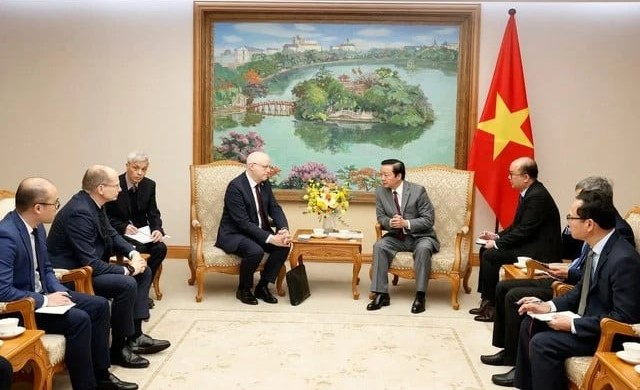 Deputy Prime Minister Tran Hong Ha receives Finnish Ambassador to Vietnam Keijo Norvanto and Hakan Agnevall, president and CEO of Wartsila Corporation, in Hanoi on March 12, 2024. Photo courtesy of the government's news portal.