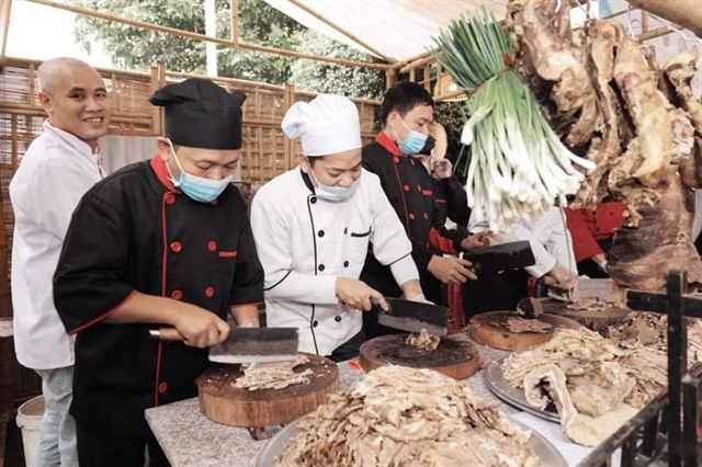 Dozen of chefs will make a giant pho broth to serve 1,000 bowls of pho at the festival on Friday. Photos courtesy of the organisers.