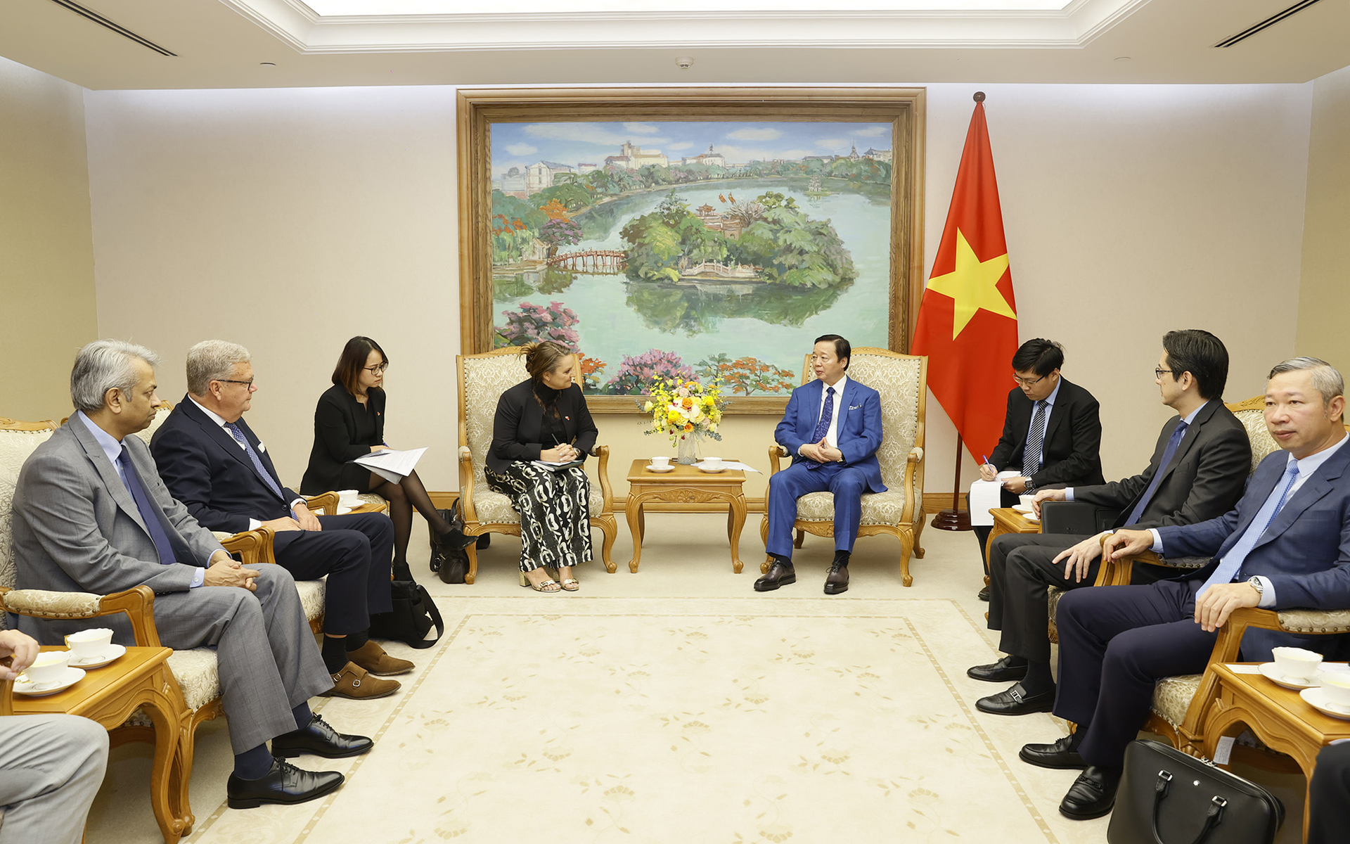 Deputy Prime Minister Tran Hong Ha (center, right) at a meeting with a delegation of Vestas and the Danish Embassy in Hanoi, March 13, 2024. Photo courtesy of the government's news portal.