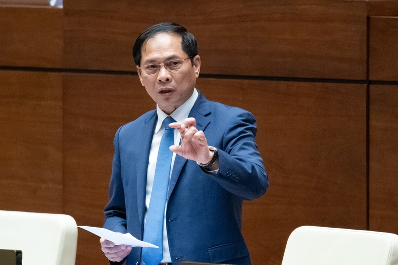 Foreign Minister Bui Thanh Son answers questions raised by National Assembly members on March 18, 2024. Photo courtesy of the National Assembly’s news portal.