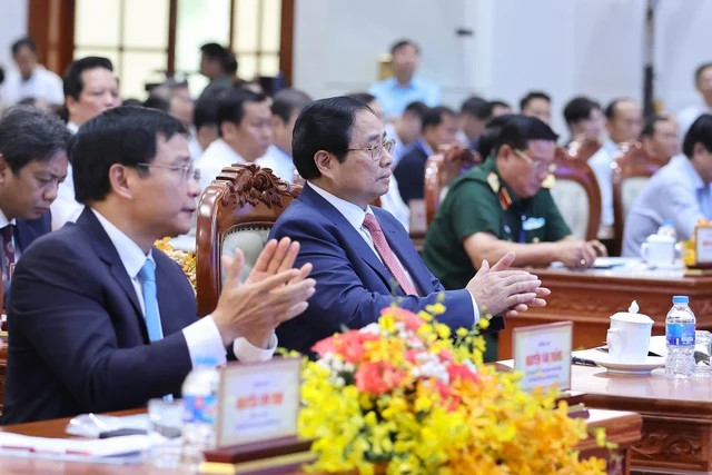 Prime Minister Pham Minh Chinh (second from left) attends the conference announcing the master plan for Tien Giang province, March 24, 2024. Photo courtesy of the government's news portal.