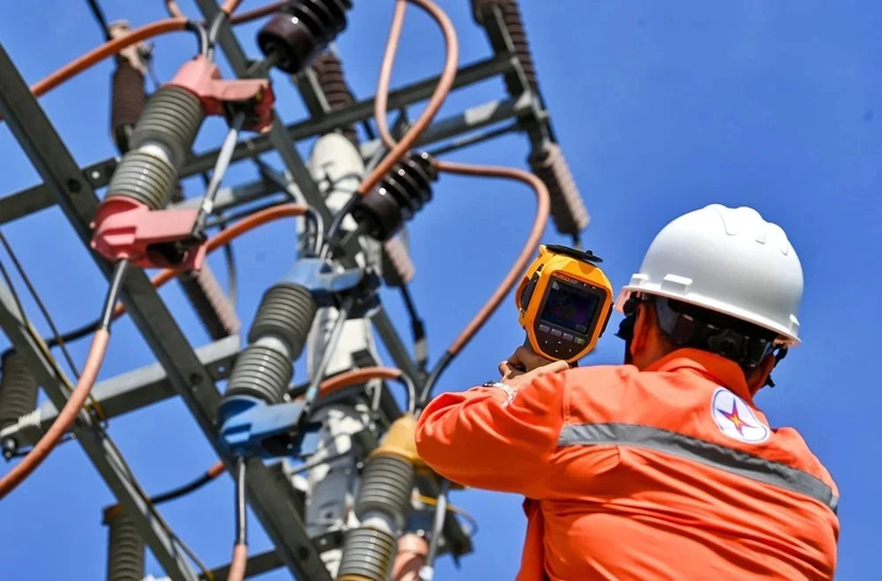  An EVN worker examines power lines. Photo courtesy of EVN.