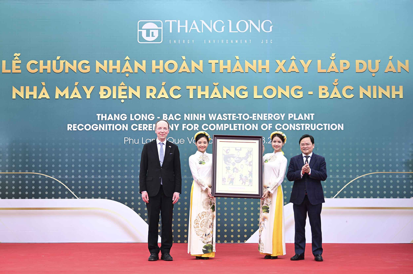 Jussi Halla-aho (left), speaker of the Parliament of Finland, and Nguyen Anh Tuan (right), chief of Bac Ninh Party Committee, attend the inauguration ceremony of a waste-to-energy plant in Bac Ninh province, northern Vietnam, March 26, 2024. Photo courtesy of the National Assembly's news portal.