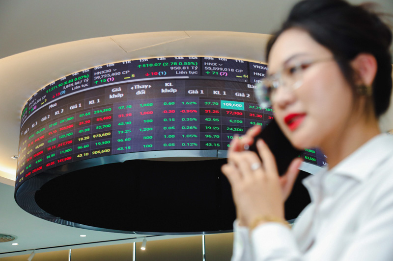 A trader at Hanoi-based Smart Invest Securities. Photo by The Investor/Trong Hieu.