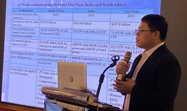 Nguyen Xuan Trung from the Institute of Energy presents a review of the transition from coal-fired power in Vietnam and the world at a meeting in Hanoi, March 29, 2024. Photo by The Investor/Quang Minh.