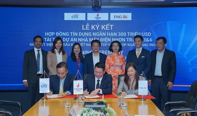 Representatives of PV Power, Citibank, and ING sign a $300 million short-term loan agreement, April 4, 2024. Photo courtersy of PV Power.