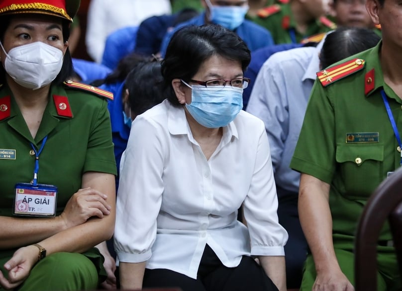 Do Thi Nhan, former head of the State Bank of Vietnam's inspection and supervision department, in court. Photo courtesy of Thanh Nien (Young People).