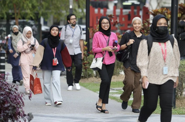  Malaysia’s labour market is expected to strengthen further in 2024 due to encouraging momentum in the domestic economy and recovery in external trade. Photo courtesy of www.nst.com.my.