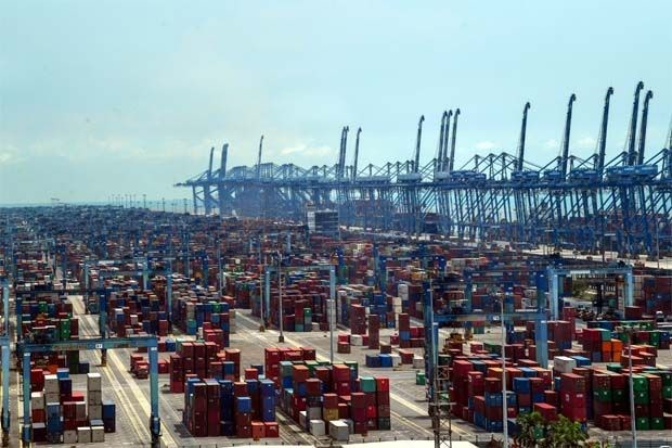 Port Klang, the world's 12th-largest port. Photo courtesy of thestar.com.my.