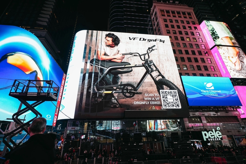 An advertisement of VF DrgnFly at Times Square in New York. Photo courtesy of tinhte.vn