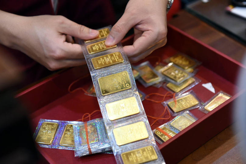 Gold prices have increased sharply both locally and globally. Photo courtesy of Thanh Nien (Young People) newspaper.