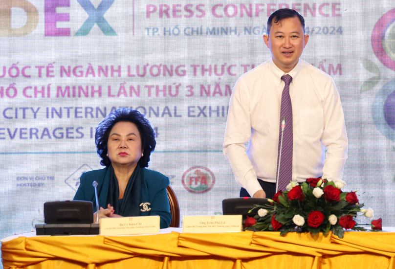 Ly Kim Chi, chairman of the Food and Foodstuff Association of HCMC, and Tran Phu Lu, director of the Investment and Trade Promotion Center of HCMC (ITPC), at the press conference to announce the program for the HCMC International Food Industry Exhibition 2024 (HCMC Foodex 2024) on April 16, 2024. Photo courtesy of ITPC.