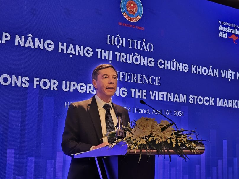 Andrea Coppola, WB lead economist and program leader for Vietnam, speaks at a conference in Hanoi, April 16, 2024. Photo courtesy of the Ministry of Finance.