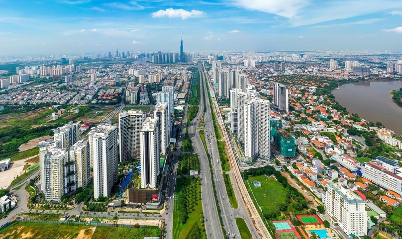 Low-cost apartments have vanished from major cities, including Hanoi and HCMC. Photo courtesy of Lao Dong (Labor) newspaper.