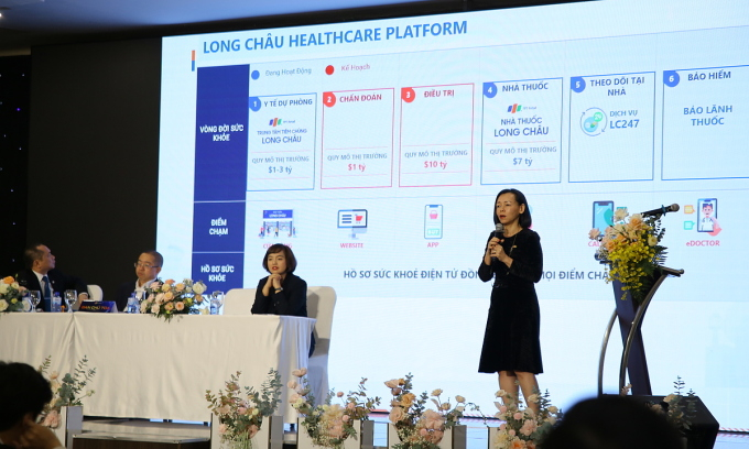 Hoang Ngoc Diep, chairwoman of FPT Retail's board of directors, speaks at the AGM on April 17, 2024. Photo courtesy of the firm.