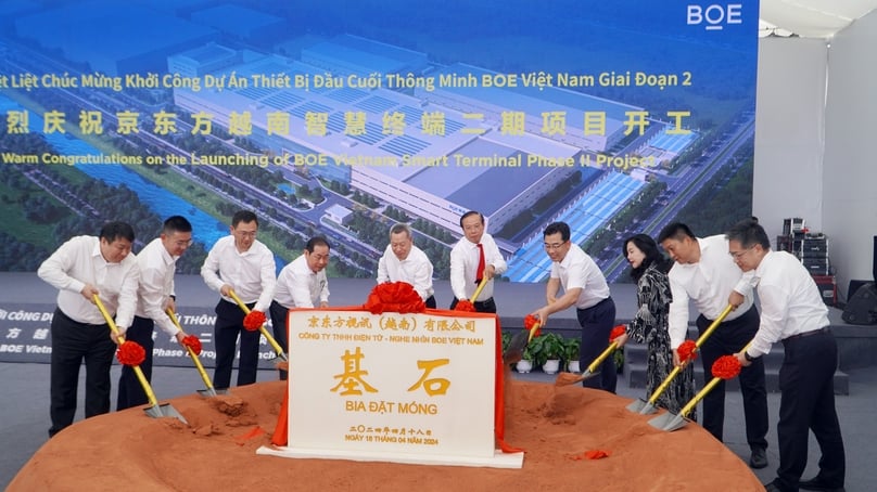 Ba Ria-Vung Tau chairman Nguyen Van Tho (fifth, right) at the groundbreaking ceremony of the BOE project in Ba Ria-Vung Tau province, southern Vietnam, April 18, 2024. Photo courtesy of Ba Ria-Vung Tau newspaper.
