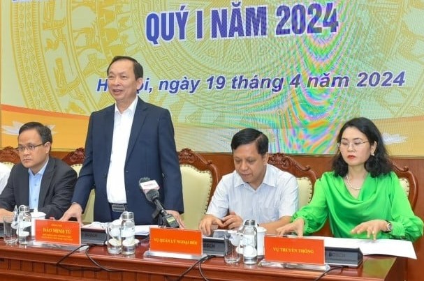 State Bank of Vietnam Deputy Governor Dao Minh Tu speaks at a press meet in Hanoi, April 19, 2024. Photo courtesy of Thoi Bao Ngan Hang (Banking Times).