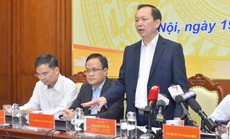Deputy Governor of the State Bank of Vietnam Dao Minh Tu speaks at a press meet, April 19, 2024. Photo courtesy of the SBV.