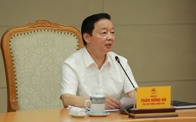 Deputy Prime Minister Tran Hong Ha chairs a meeting on the national plan to develop a semiconductor workforce, Hanoi,  April 22, 2024. Photo courtesy of the government's news portal.