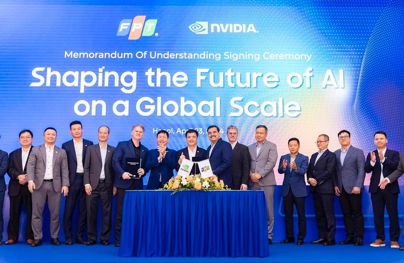 Lãnh đạo Nvidia và FPT ký Biên bản ghi nhớ tại Hà Nội ngày 23/4/2024. Ảnh do FPT cung cấp.