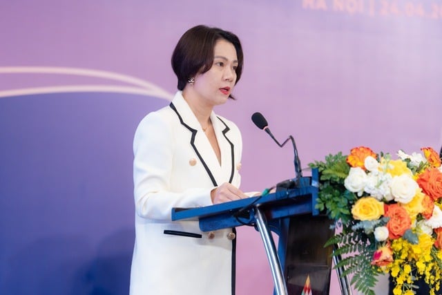 Vinhomes CEO Nguyen Thu Hang speaks at the 2024 AGM in Hanoi, April 24, 2024. Photo courtesy of CafeF.vn.