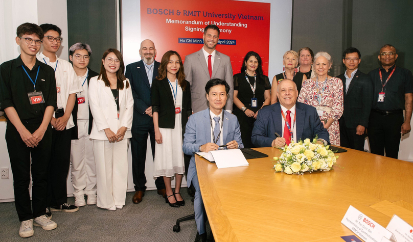 Bosch Vietnam and Royal Melbourne Institute of Technology Vietnam (RMIT Vietnam) sign a memorandum of understanding (MOU) on workforce development, HCMC, April 23, 2024. Photo courtesy of Bosch.