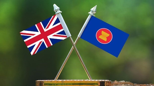  The flags of the UK (left) and ASEAN. Photo courtesy of Vietnam News Agency.